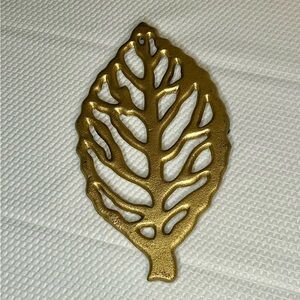 Retro Gold Tone Leaf-Shaped Trivet
